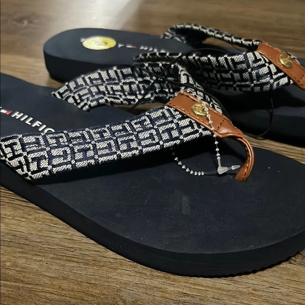 New Tommy Hilfiger Black Flip Flops - Picture 2 of 4